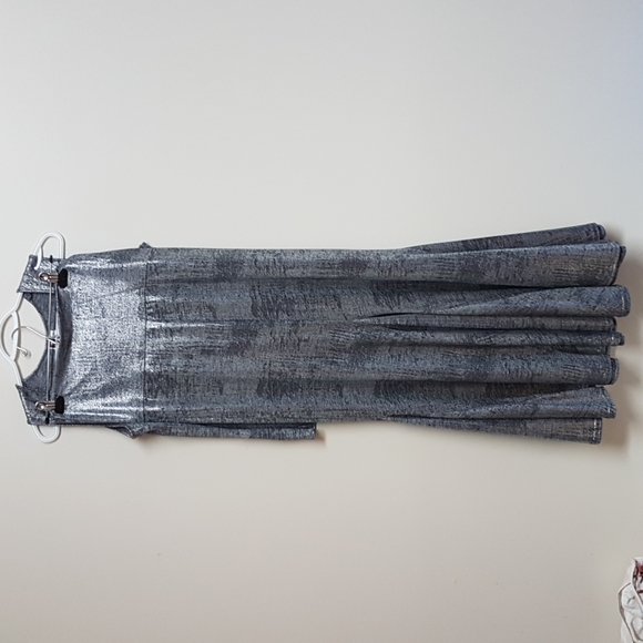 Code Vitesse top and skirt set - Picture 2 of 4